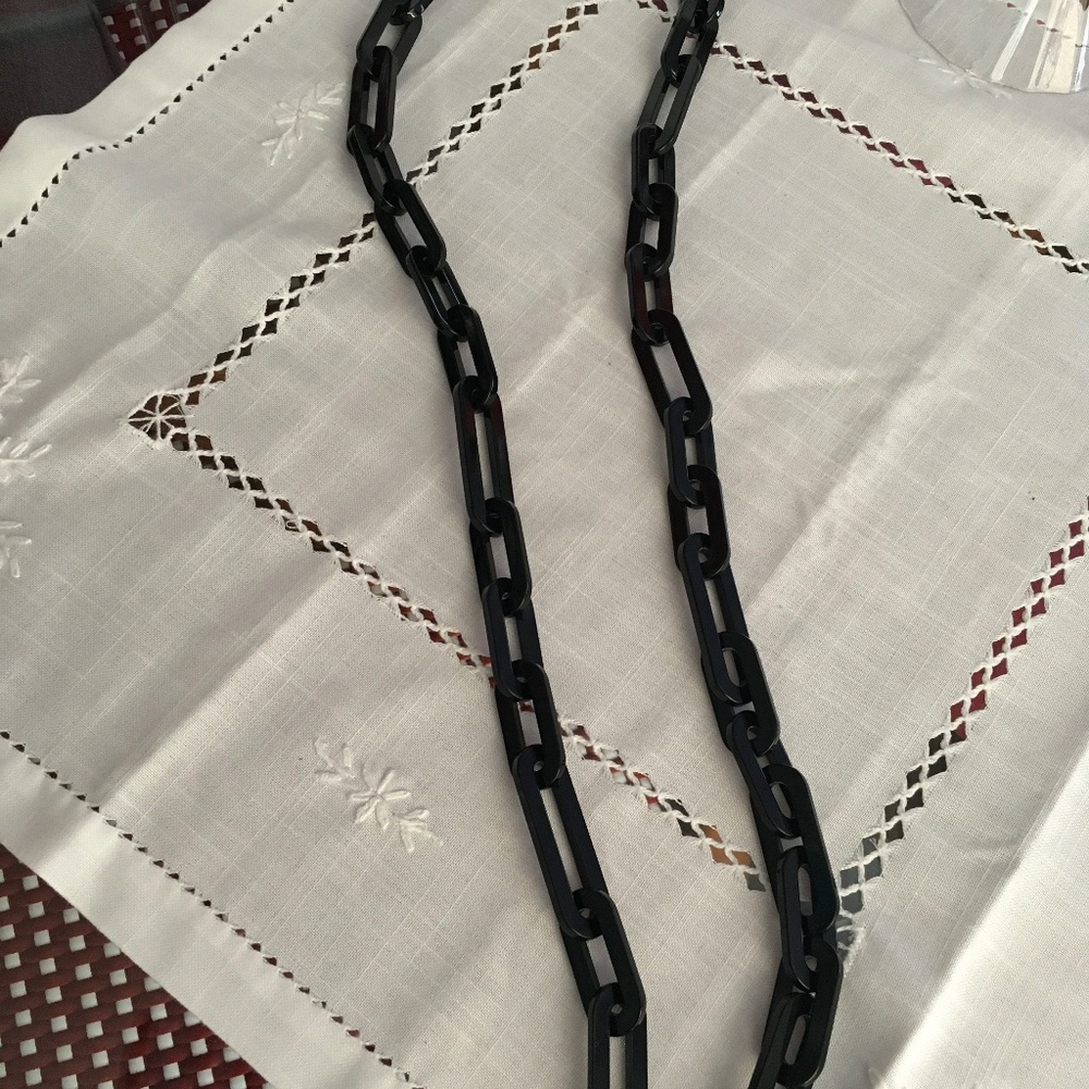 Rara Avis by Iris Apfel Chained Resin Link Necklace - Black